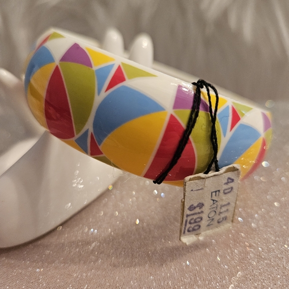 Vintage NOS Eaton Plastic Bangle Bracelet Colourful Beach Balls - Picture 7 of 7